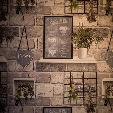 Apartsw241 아파트 옐레니아구라