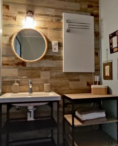 Apartsw241 아파트 옐레니아구라